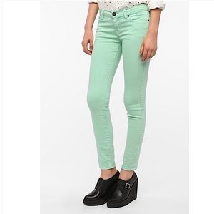 BDG high rise cigarette seafoam green skinny jeans size 25 like new
